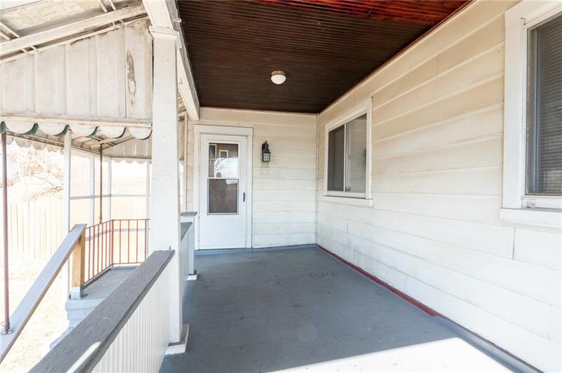 519 Chatham Way Rochester, PA 15074 - Photo 12 of 12 Covered front porch.