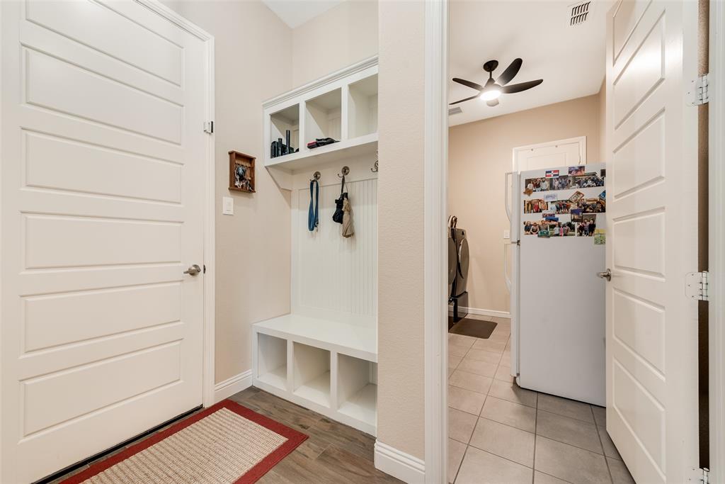 4041 Richard Road Midlothian, TX 76065 - Photo 19 of 36 a view of walk in closet