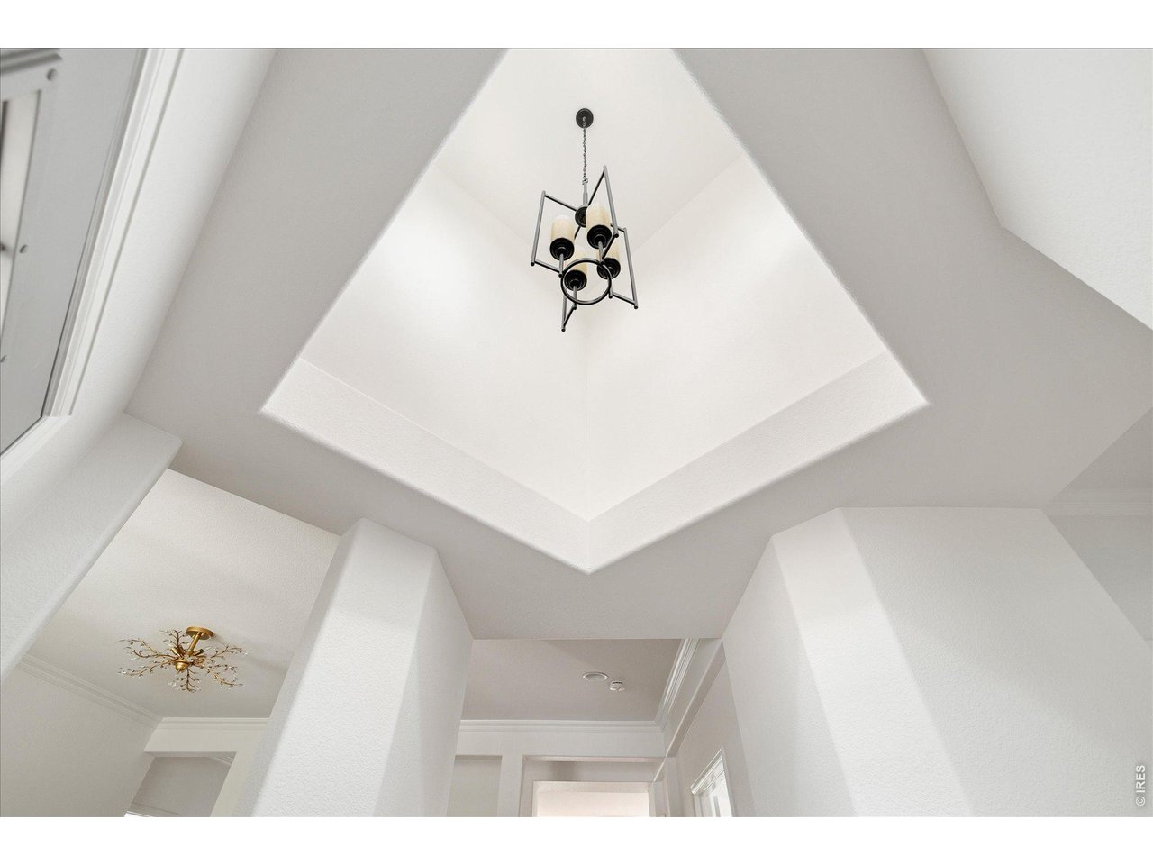 8145 Raspberry Drive Frederick, CO 80504 - Photo 6 of 46 Entry/foyer with Vaulted ceilings!