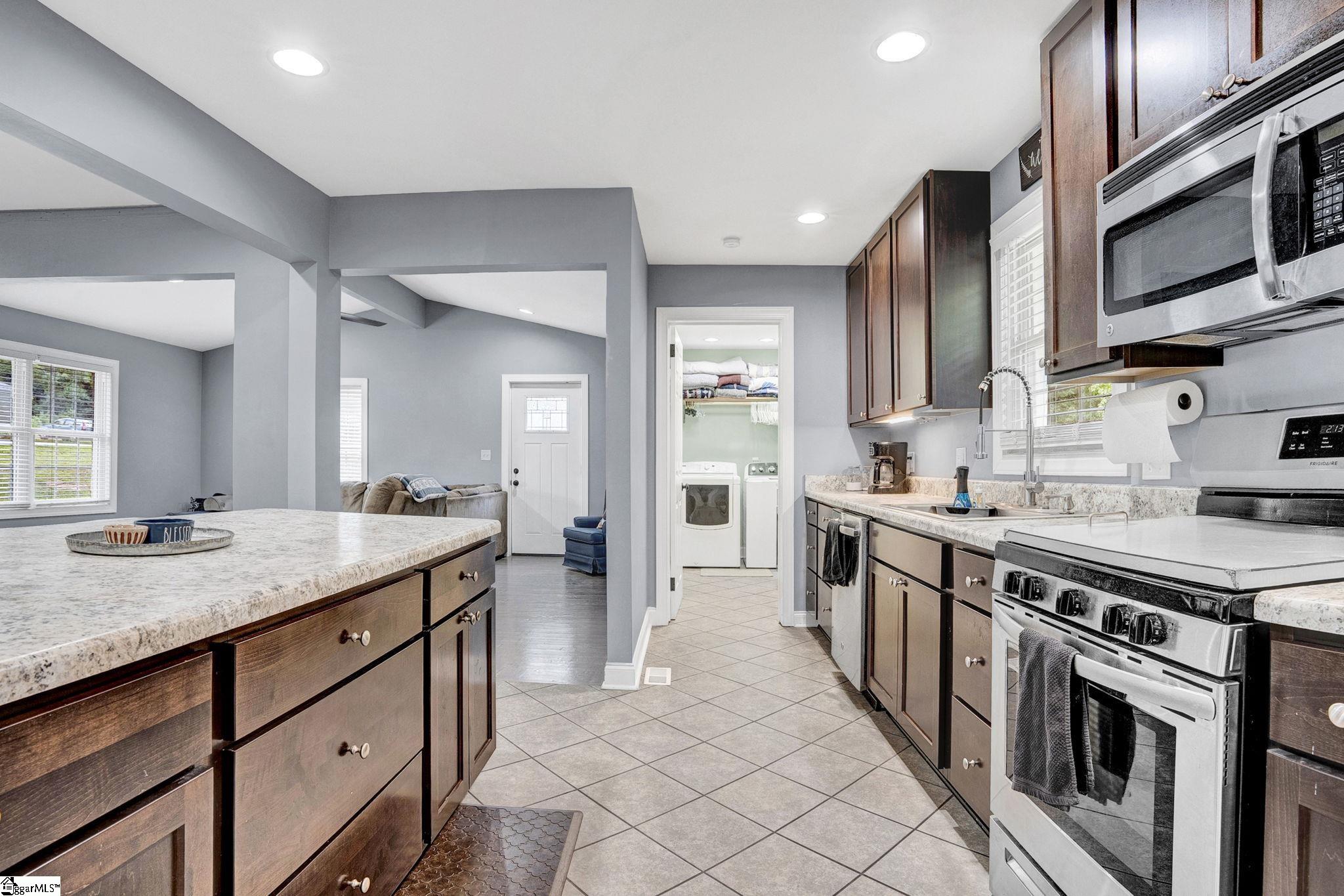 273 Sunset Boulevard Clinton, SC 29325 - Photo 5 of 34