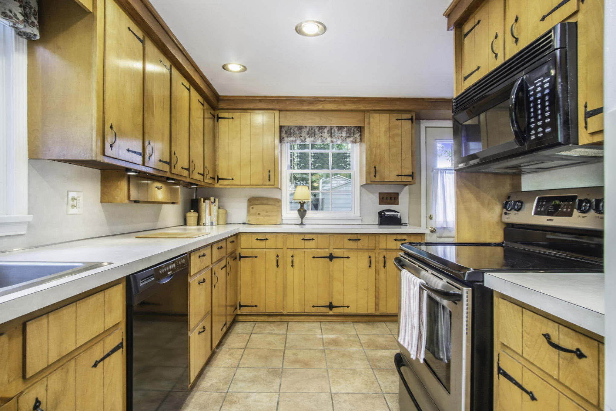 207 North Fruitport Road Spring Lake, MI 49456 - Photo 8 of 39 DSC07847-1