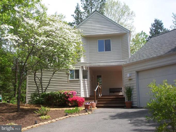 1663 Cedar Hollow Way Reston, VA 20194 - Photo 1 of 25 Exterior (Main)