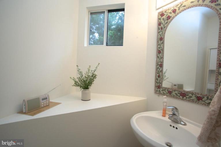 1663 Cedar Hollow Way Reston, VA 20194 - Photo 2 of 25 Half Bath 1