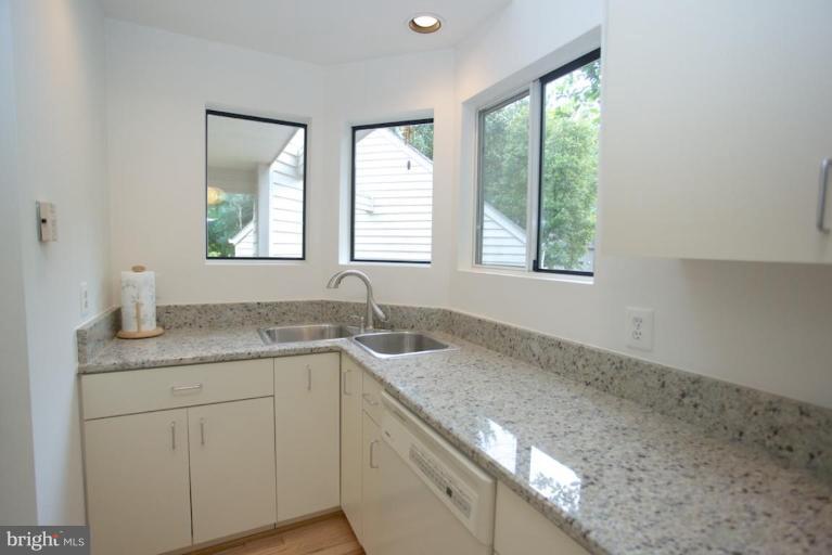 1663 Cedar Hollow Way Reston, VA 20194 - Photo 12 of 25 Kitchen #2