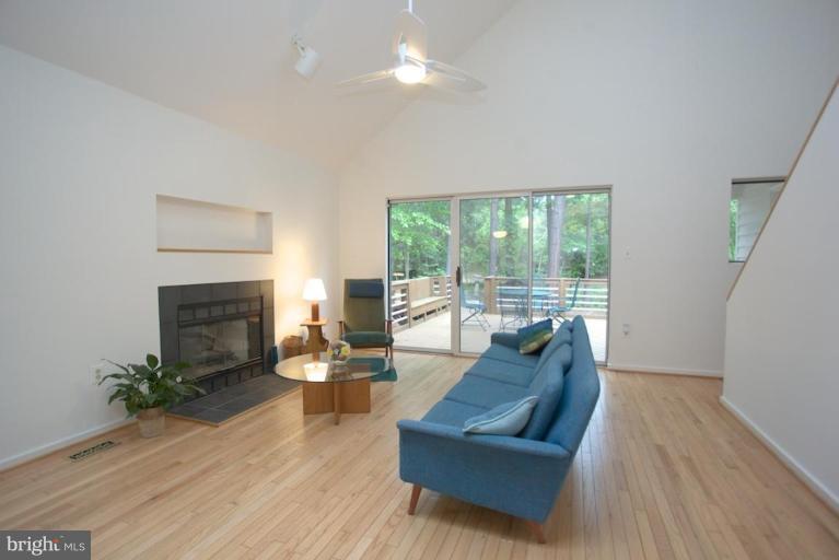1663 Cedar Hollow Way Reston, VA 20194 - Photo 16 of 25 Living Room