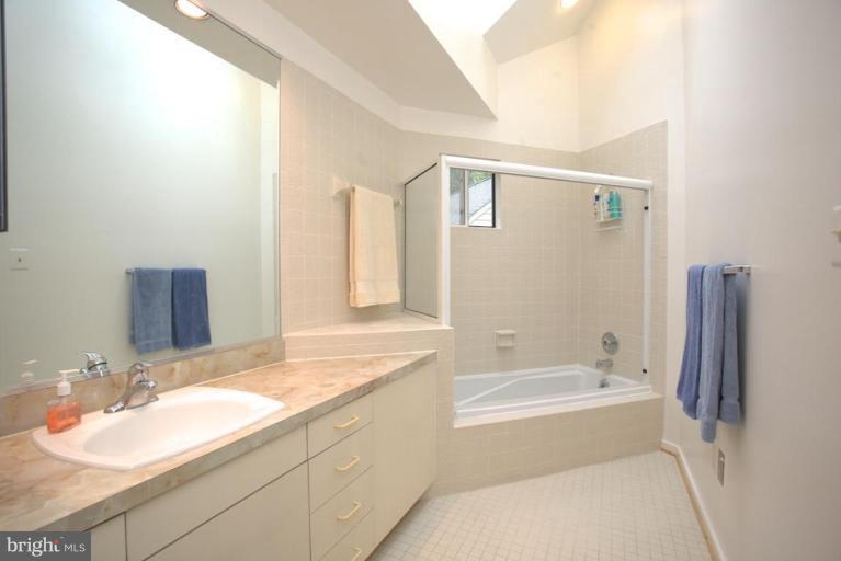 1663 Cedar Hollow Way Reston, VA 20194 - Photo 20 of 25 Master Bath