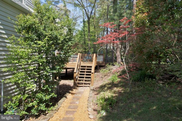 1663 Cedar Hollow Way Reston, VA 20194 - Photo 4 of 25 Exterior #3