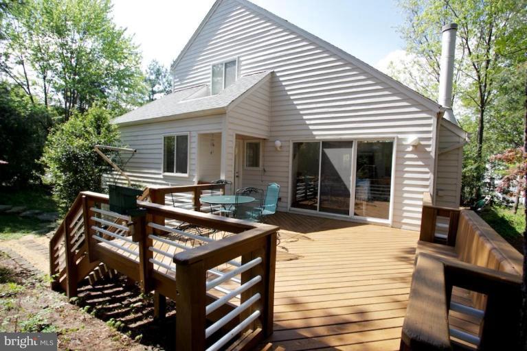 1663 Cedar Hollow Way Reston, VA 20194 - Photo 5 of 25 Deck