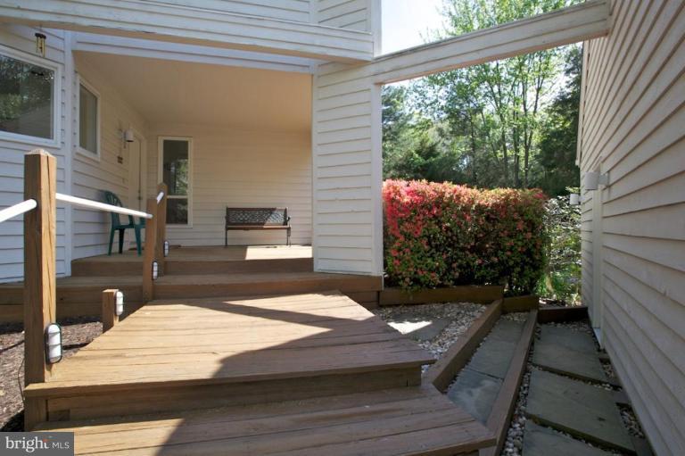 1663 Cedar Hollow Way Reston, VA 20194 - Photo 7 of 25 Exterior #4