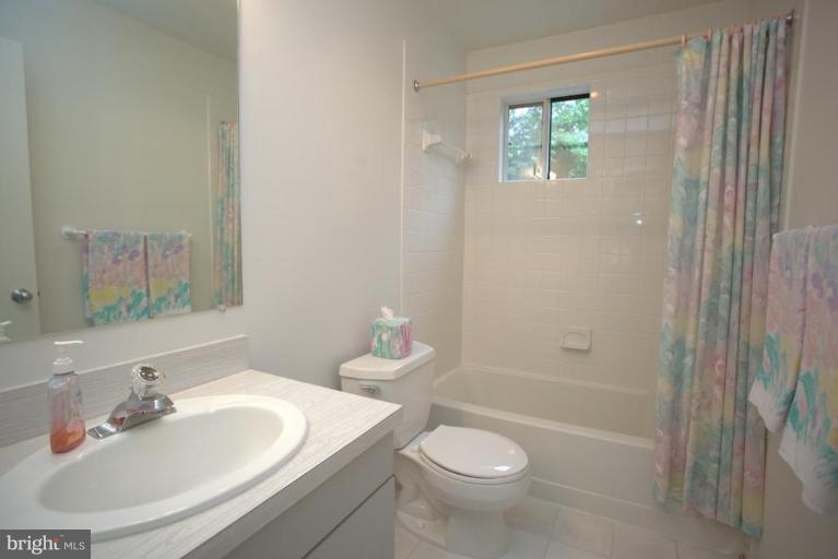 1663 Cedar Hollow Way Reston, VA 20194 - Photo 10 of 25 Bath #2