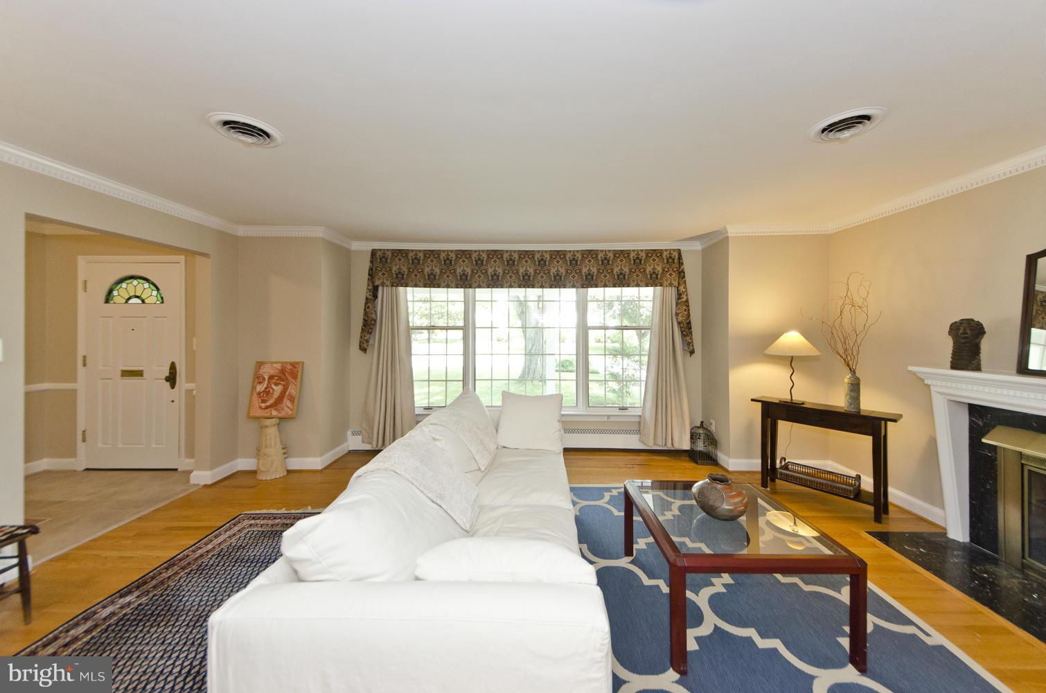 2300 Barbour Road Falls Church, VA 22043 - Photo 12 of 28 Living Room