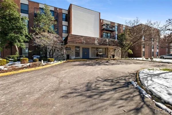$350,000 | 564 Sarah Lane, Unit 408, St. Louis, MO 63141