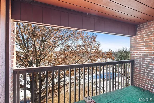 $350,000 | 564 Sarah Lane, Unit 408, St. Louis, MO 63141