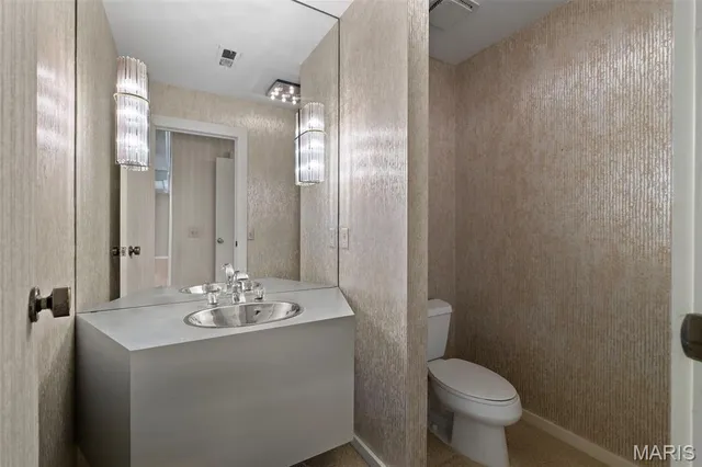 $350,000 | 564 Sarah Lane, Unit 408, St. Louis, MO 63141