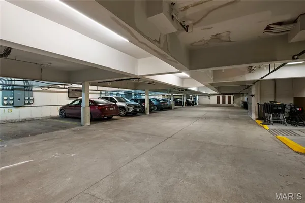 $350,000 | 564 Sarah Lane, Unit 408, St. Louis, MO 63141