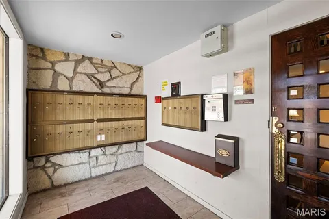 $350,000 | 564 Sarah Lane, Unit 408, St. Louis, MO 63141