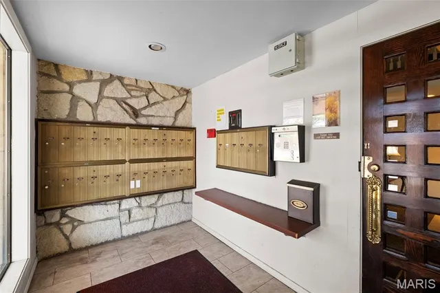 $350,000 | 564 Sarah Lane, Unit 408, St. Louis, MO 63141