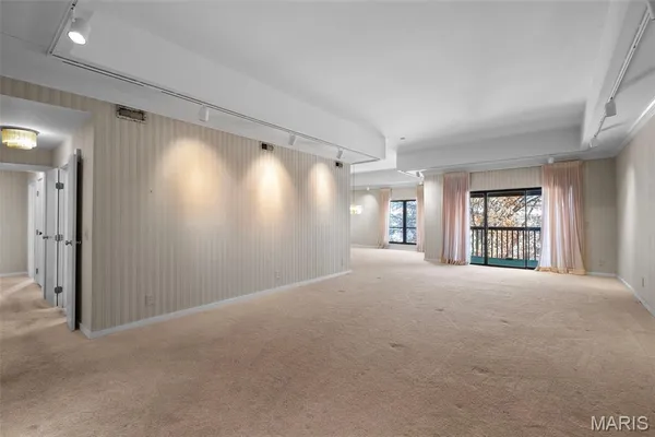 $350,000 | 564 Sarah Lane, Unit 408, St. Louis, MO 63141