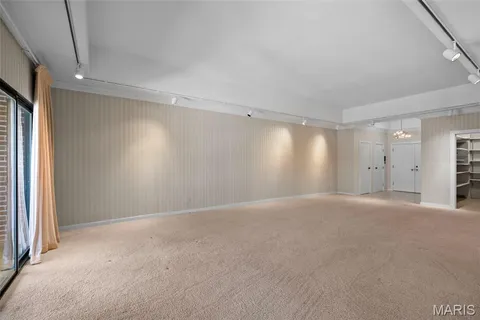 $350,000 | 564 Sarah Lane, Unit 408, St. Louis, MO 63141