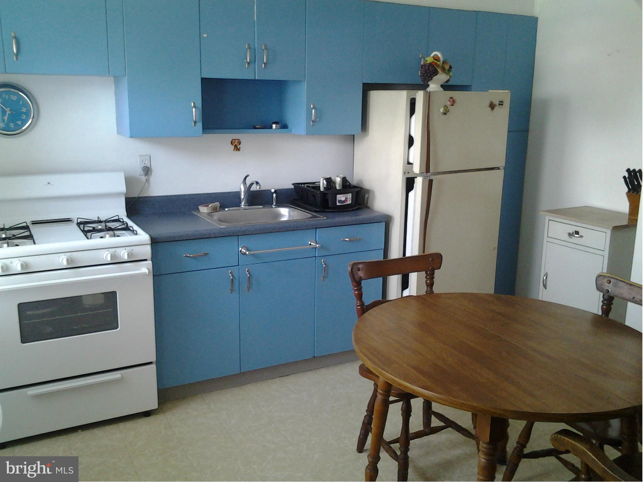 3620 Clarenell Road Baltimore, MD 21229 - Photo 3 of 11 Kitchen