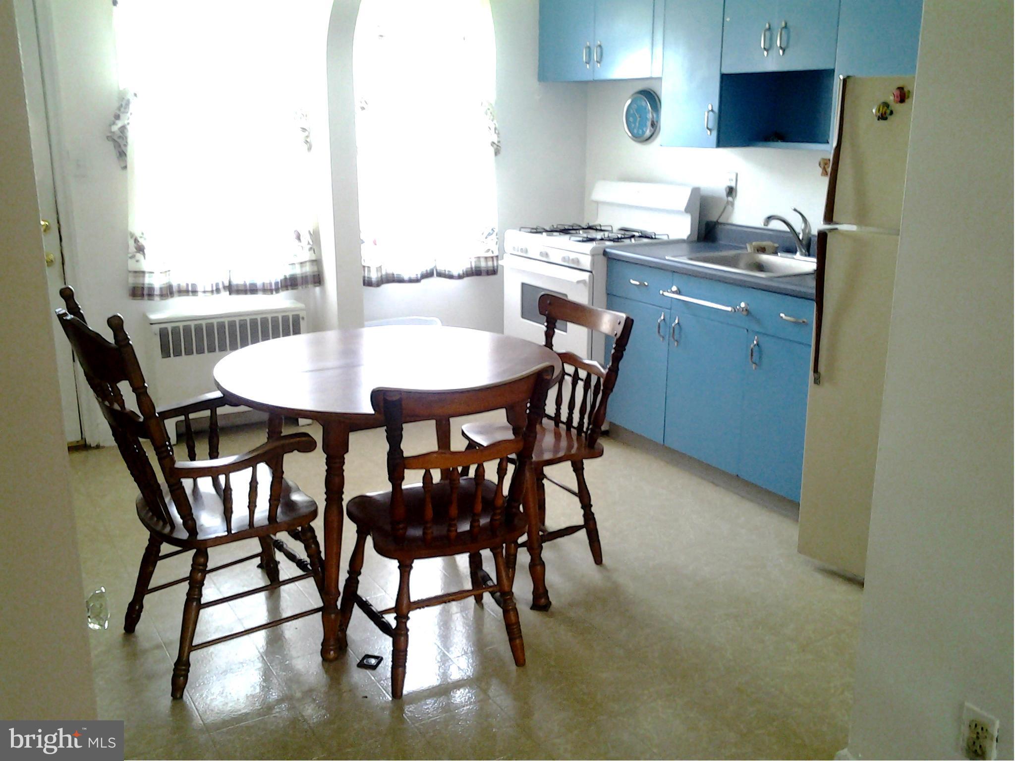 3620 Clarenell Road Baltimore, MD 21229 - Photo 4 of 11 Kitchen