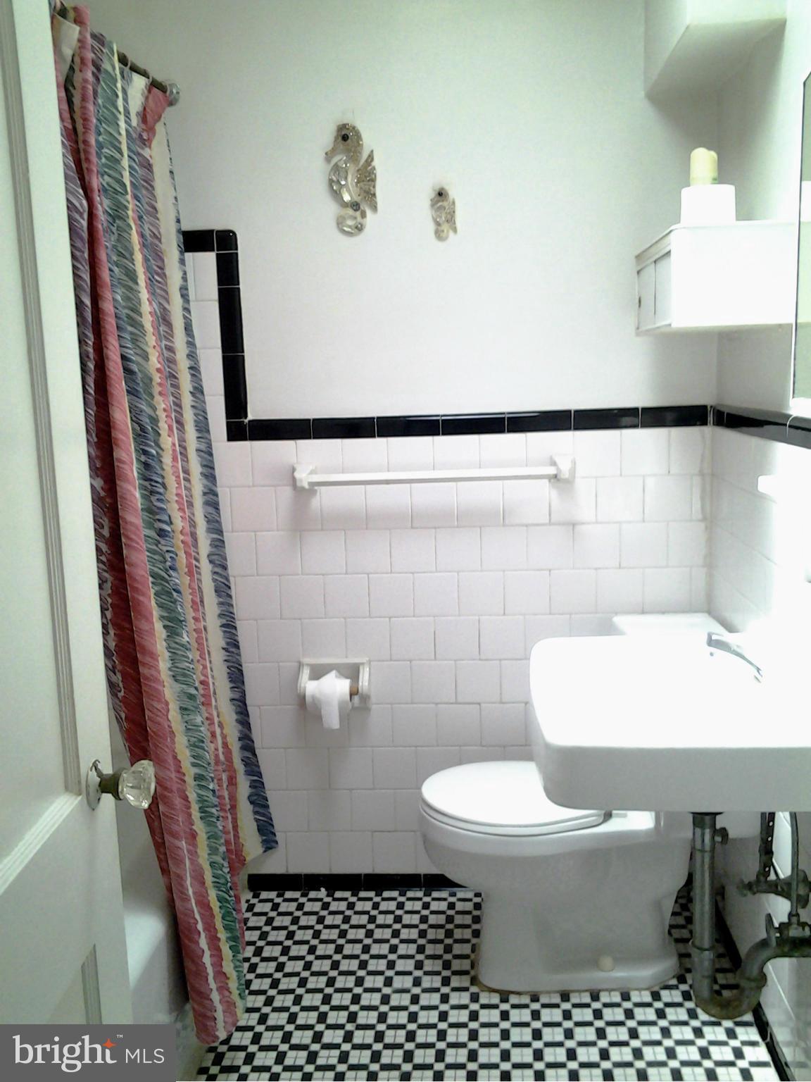3620 Clarenell Road Baltimore, MD 21229 - Photo 9 of 11 Bath