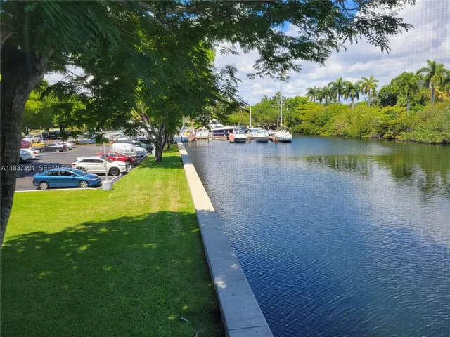 $2,300 | 3401 North Country Club Drive, Unit EI202, Aventura, FL 33180