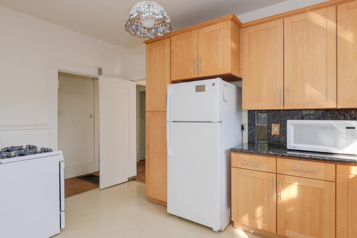 823 Crossway Road Burlingame, CA 94010 - Photo 6 of 12 Gallery Image 6