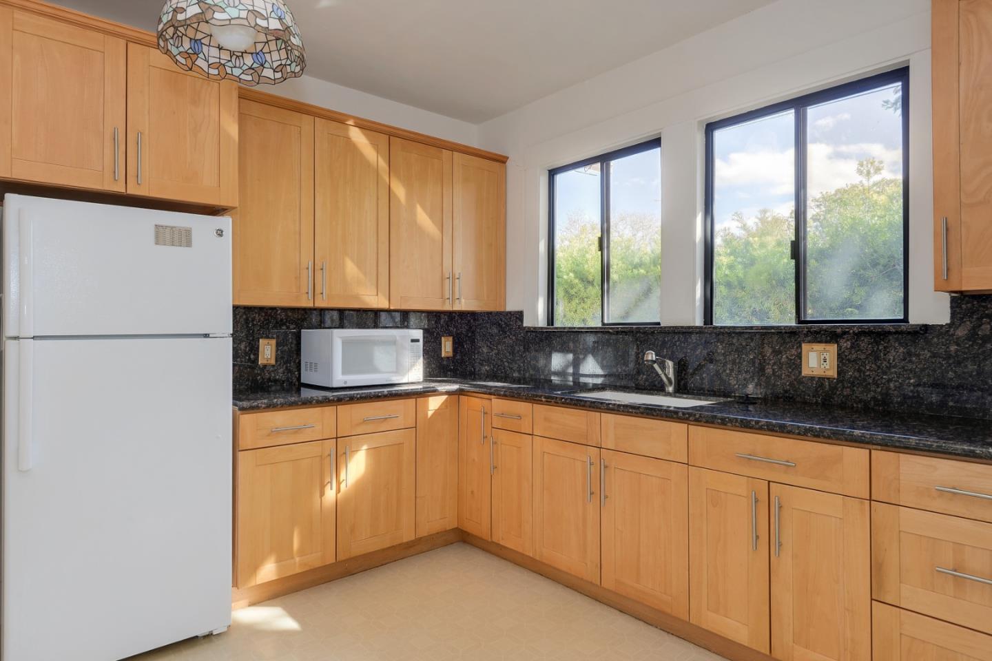 823 Crossway Road Burlingame, CA 94010 - Photo 9 of 12 Gallery Image 9