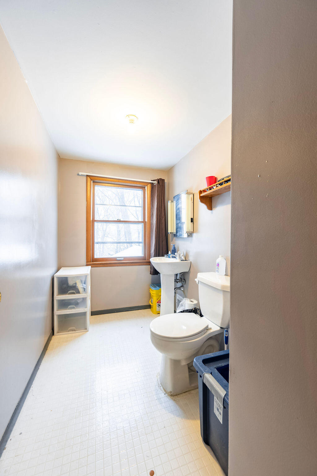 811 Pierce Street Onalaska, WI 54650 - Photo 13 of 22 HALF BATHROOM UPPER