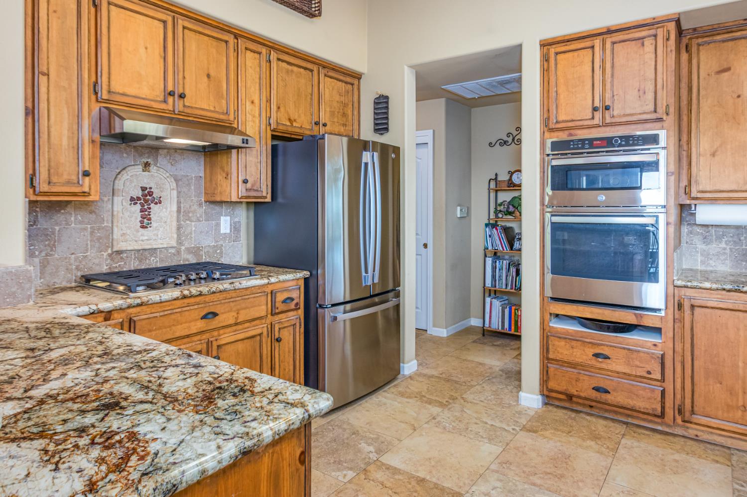 9290 Cramer Road Auburn, CA 95602 - Photo 22 of 67 a kitchen with stainless steel appliances granite countertop a refrigerator and a stove