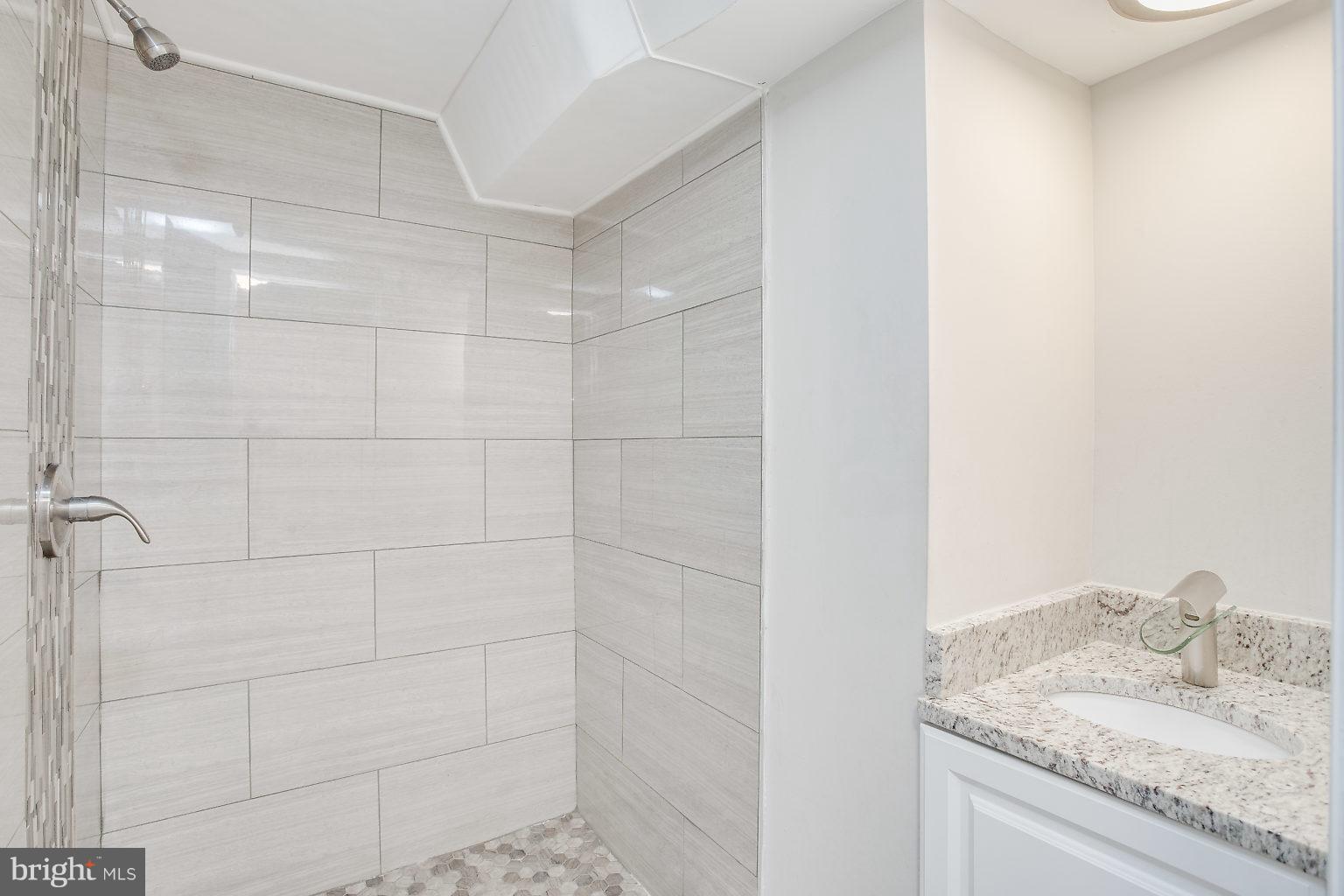 3934 Annellen Road Baltimore, MD 21215 - Photo 28 of 30 Bath