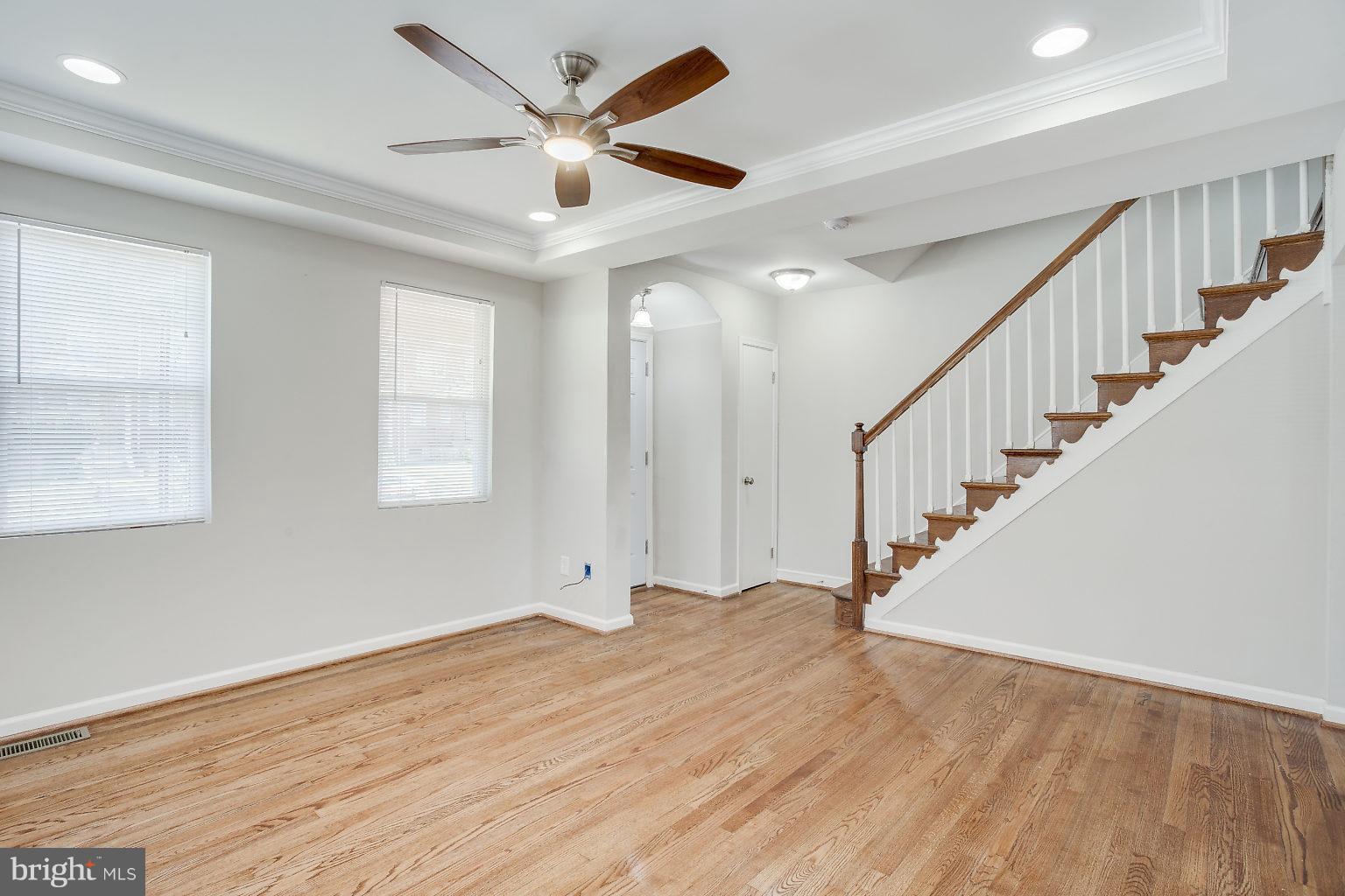 3934 Annellen Road Baltimore, MD 21215 - Photo 6 of 30 Living Room