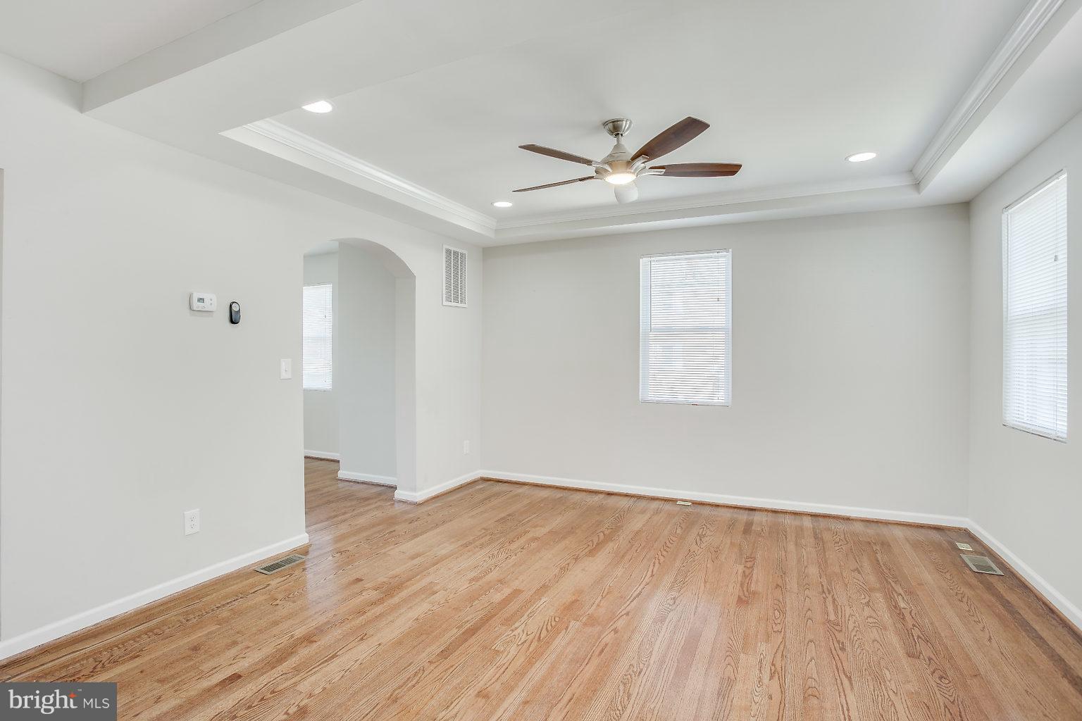 3934 Annellen Road Baltimore, MD 21215 - Photo 8 of 30 Living Room