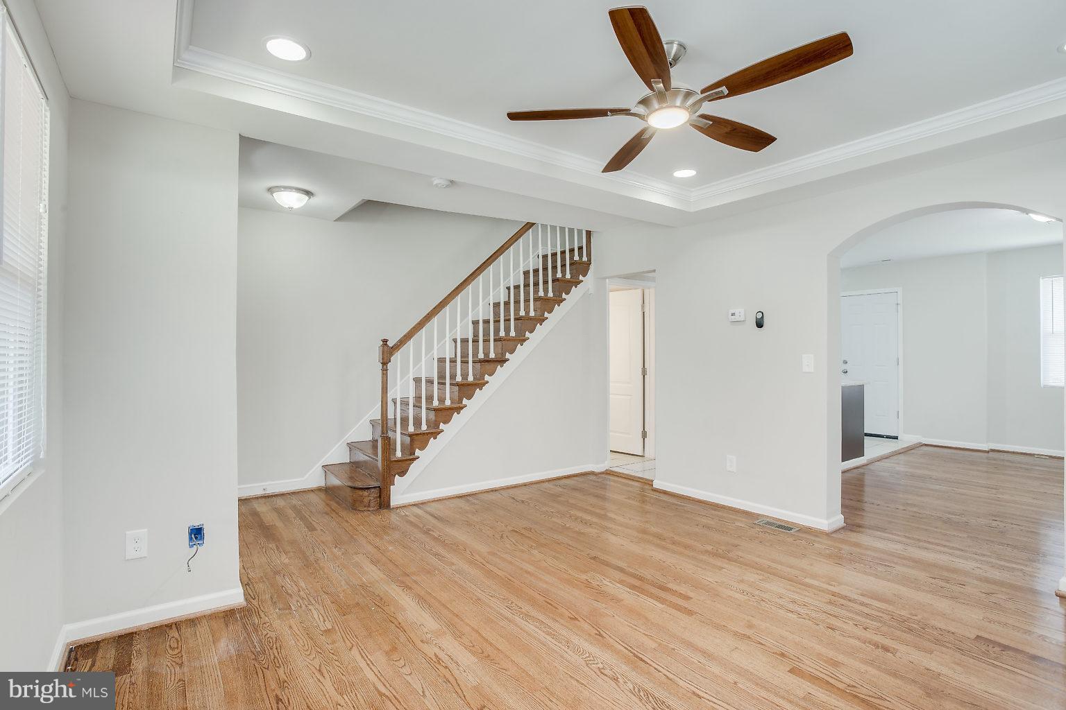 3934 Annellen Road Baltimore, MD 21215 - Photo 9 of 30 Living Room