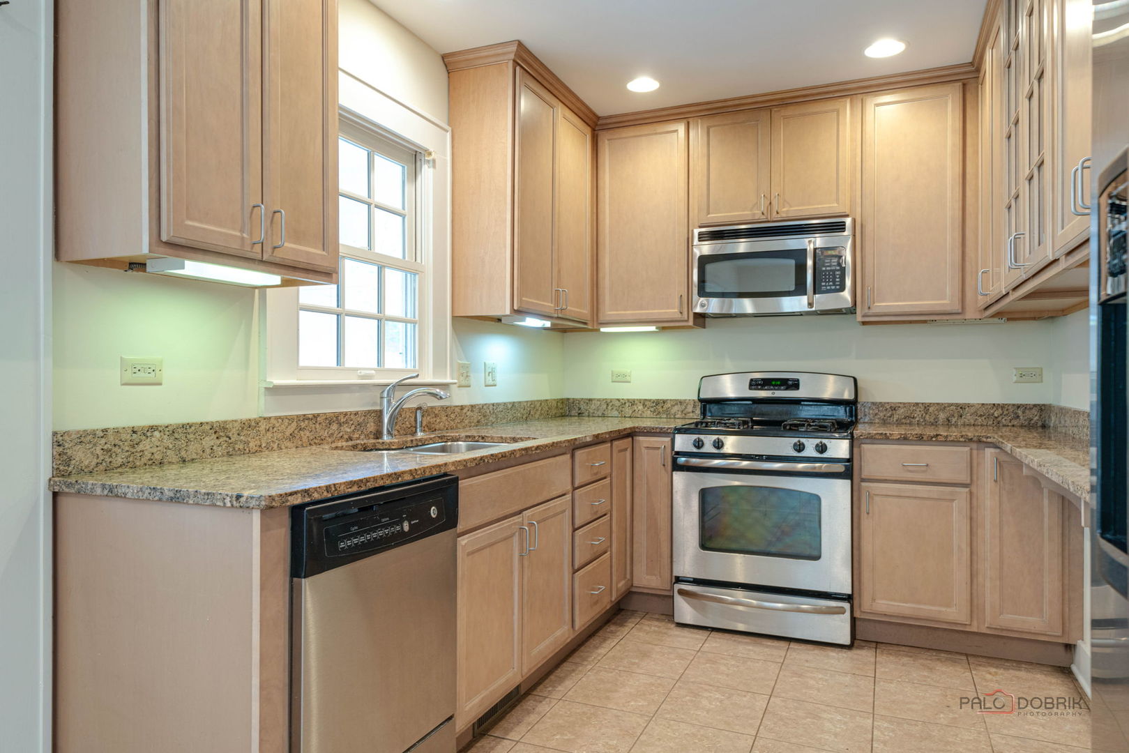 430 North Sheridan Road Waukegan, IL 60085 - Photo 17 of 44