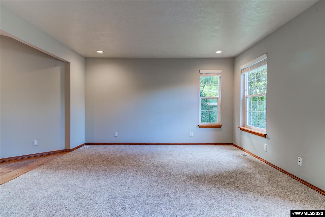 1040 Southwest Lincoln Street Albany, OR 97321 - Photo 10 of 25 Gallery Image 10