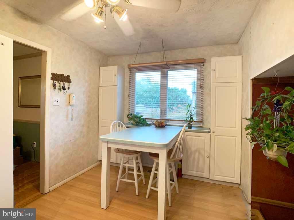 532 Fairhurst Road Fairless Hills, PA 19030 - Photo 8 of 33 Breakfast Area