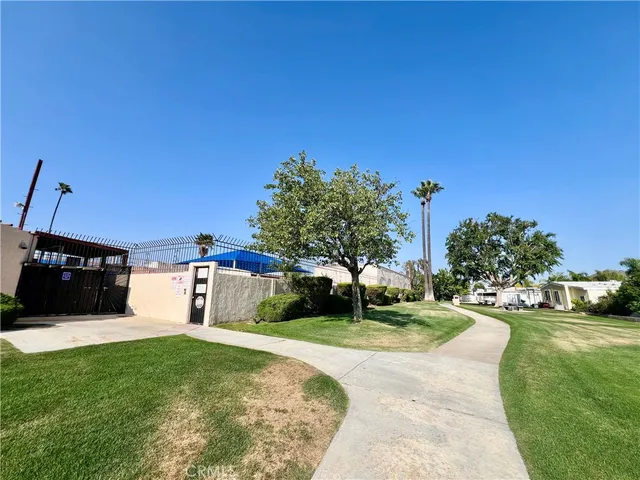 a view of the front of house with car parked