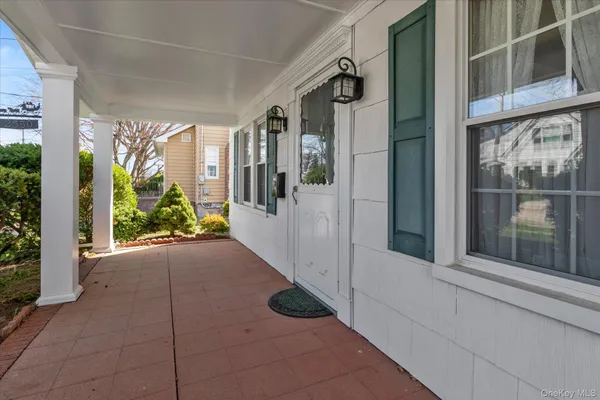 $699,000 | 2530 Parkview Place, Baldwin, NY 11510