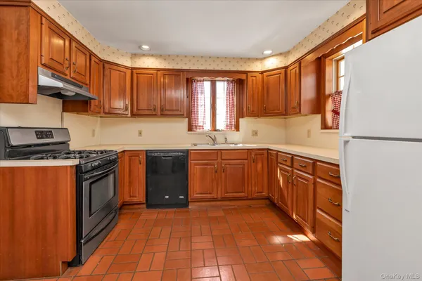 $699,000 | 2530 Parkview Place, Baldwin, NY 11510