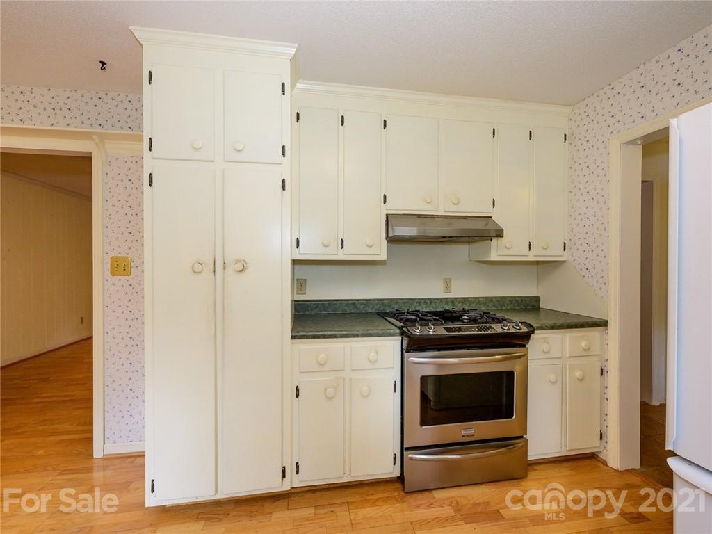 857 Pinebranch Road Rock Hill, SC 29730 - Photo 15 of 30 a stove top oven sitting inside of a kitchen