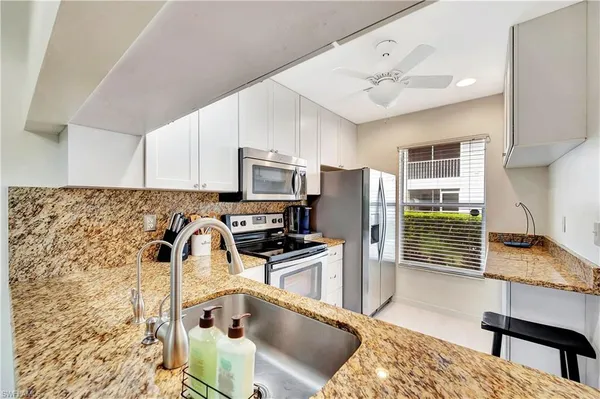 $1,950 | 1925 Courtyard Way, Unit F101, Naples, FL 34112