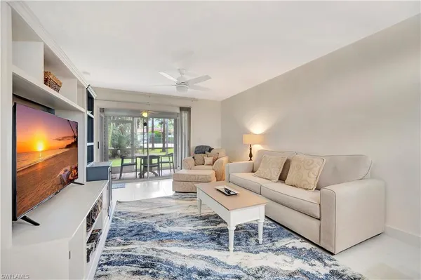 $1,950 | 1925 Courtyard Way, Unit F101, Naples, FL 34112