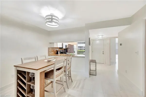 $1,950 | 1925 Courtyard Way, Unit F101, Naples, FL 34112