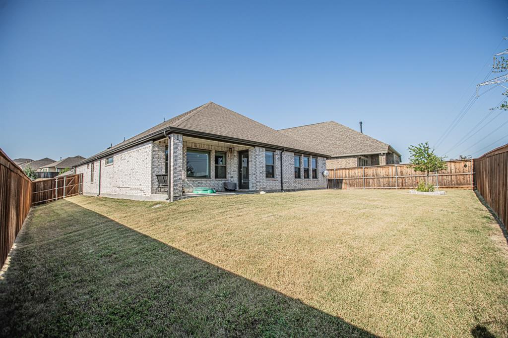 10269 Hanks Creek Road Fort Worth, TX 76126 - Photo 33 of 40 a front view of a house with a garden