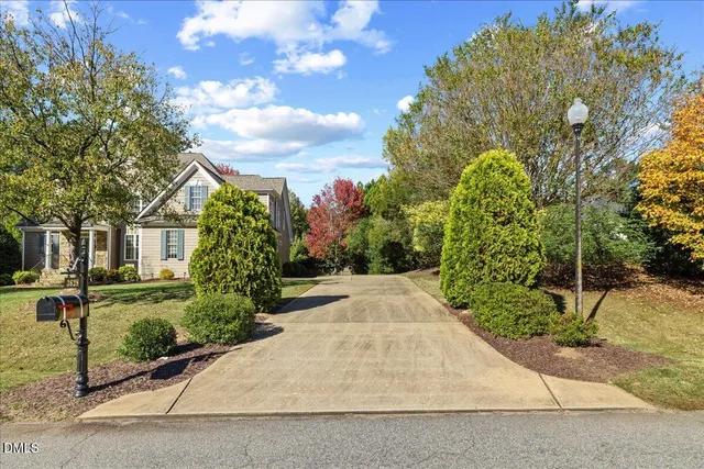 a view of a yard and front a house