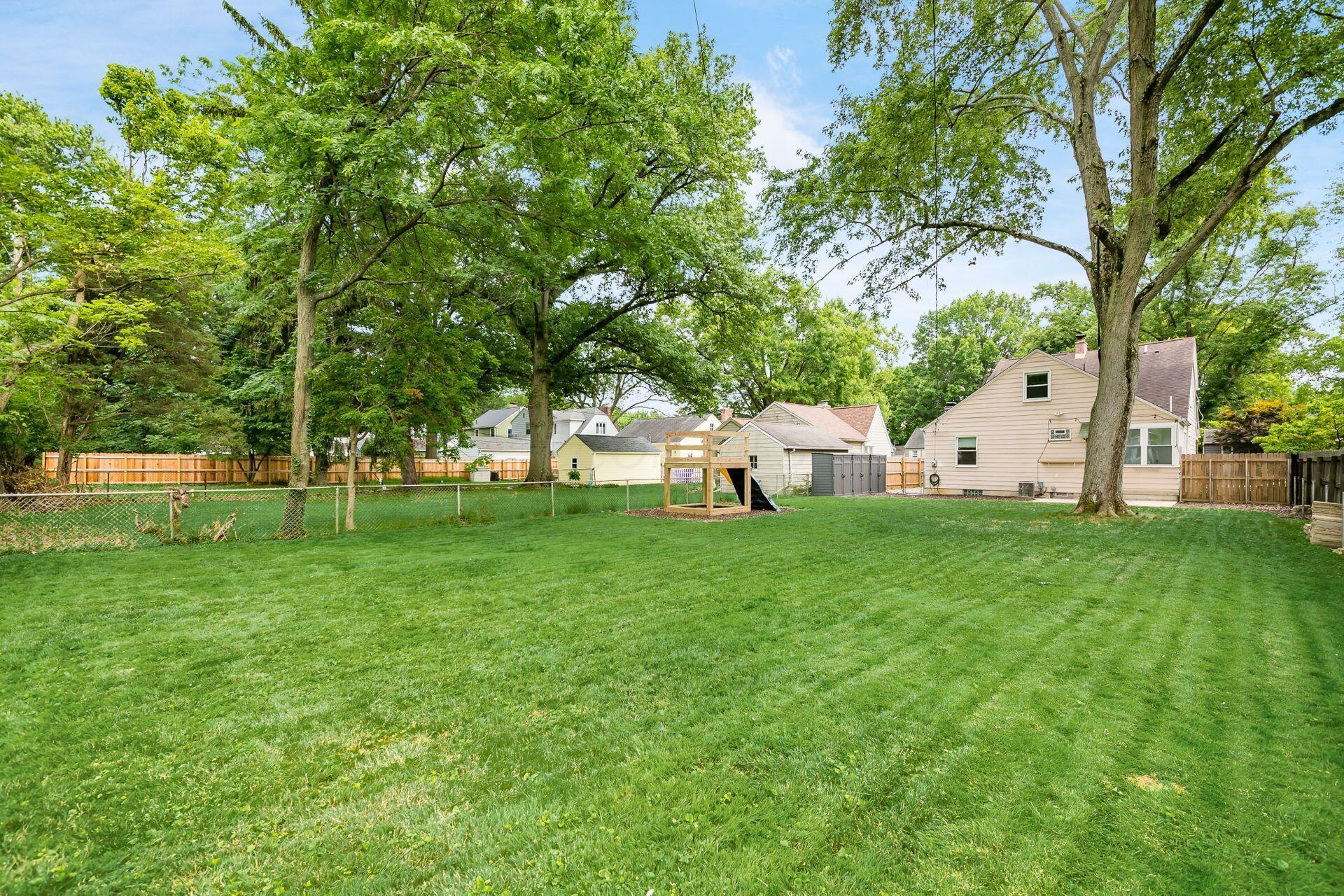 276 East Beaumont Road Columbus, OH 43214 - Photo 37 of 38 Backyard