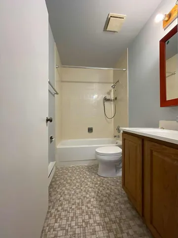 $1,700 | 202 South Waters Edge Drive, Unit 201, Glendale Heights, IL 60139