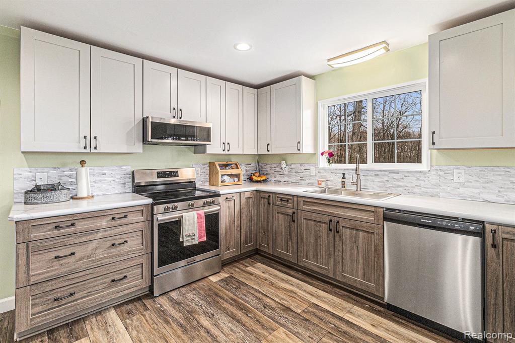 15339 Silver Ridge Road Linden, MI 48451 - Photo 12 of 29